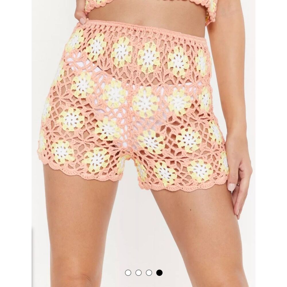 Nasty Gal Crochet Daisy Shorts NEW Fun Beach Festival Flower Bottoms Size Small
